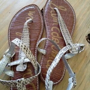 Sam Edelman Gigi Size 6.5 Snakeskin Print Faux Leather T-Strap Flat Sandals